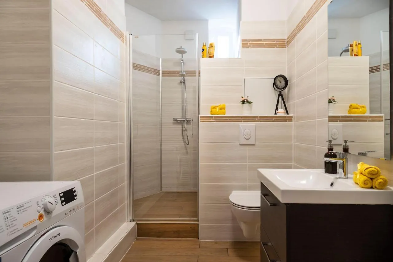 דירות ברלין Freshly Renovated 2Br&Lr+Walk-In Rainshower