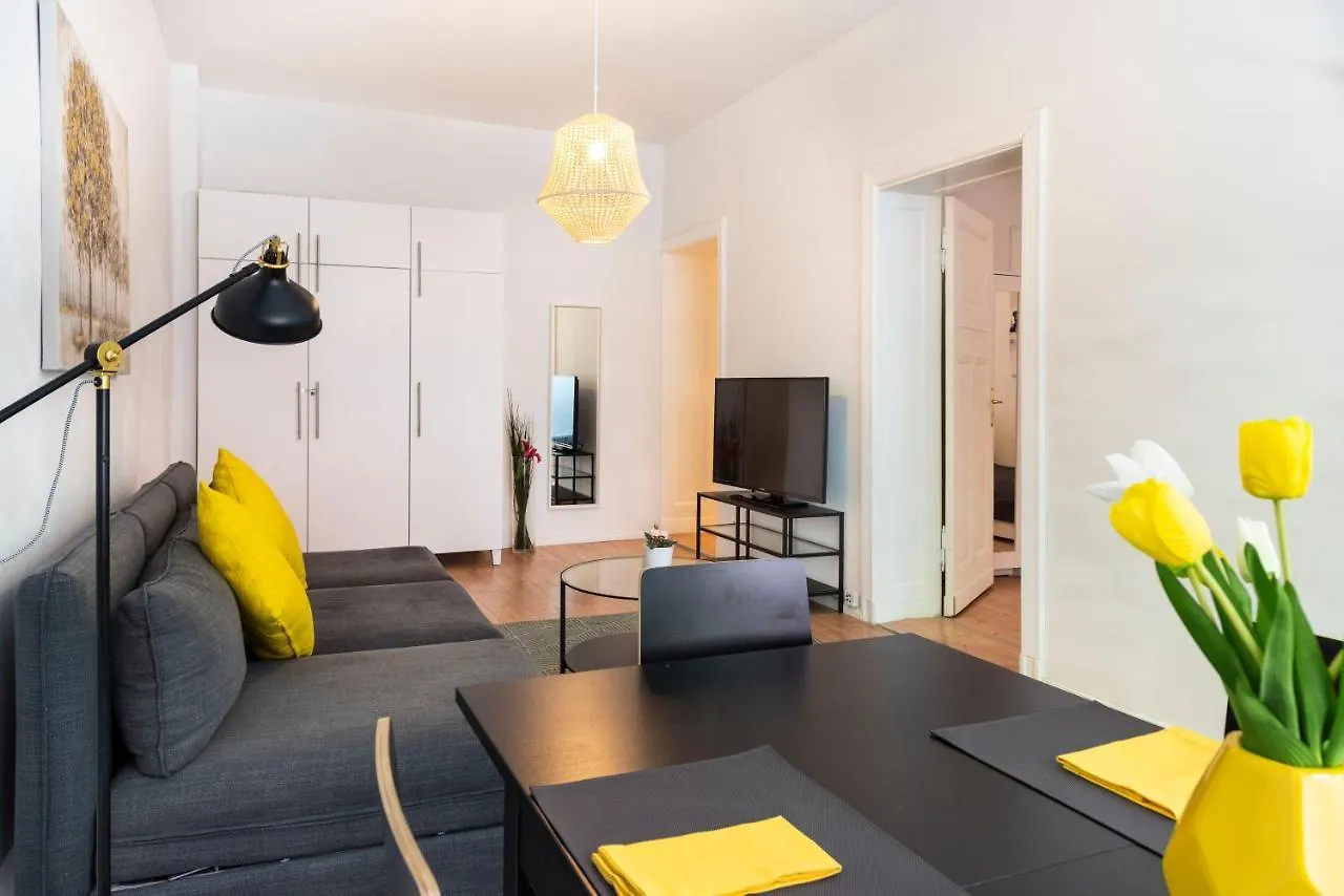 Freshly Renovated 2Br&Lr+Walk-In Rainshower Apartment Berlin