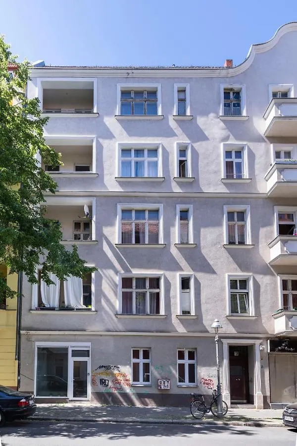 Freshly Renovated 2Br&Lr+Walk-In Rainshower Apartment Berlin